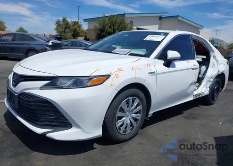2020 Toyota Camry Le Hybrid z USA, uszkodzony, nr VIN 4T1C31AK0LU539947